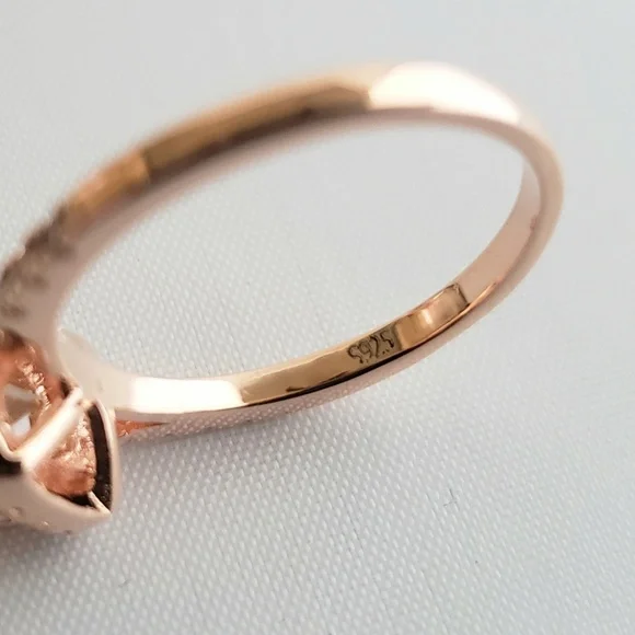 18k Morganite Ring - Picture 6 of 8